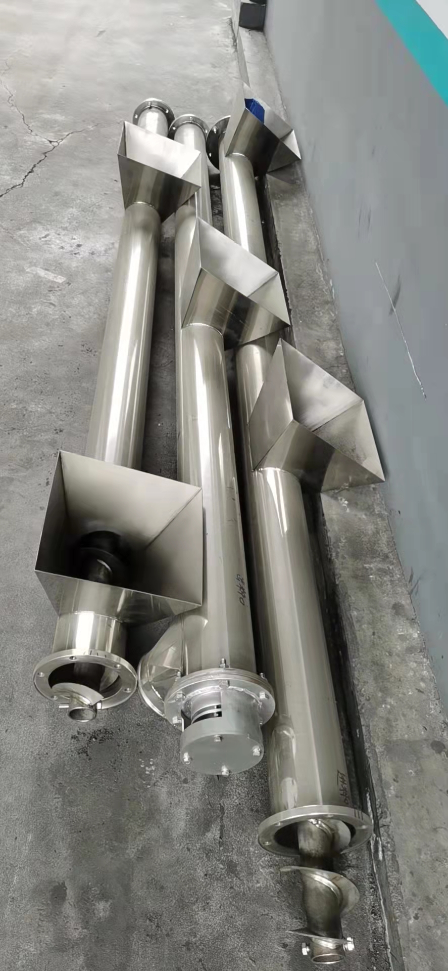 螺旋輸送機(jī)的選用和安放布置形式有哪些特點(diǎn)？