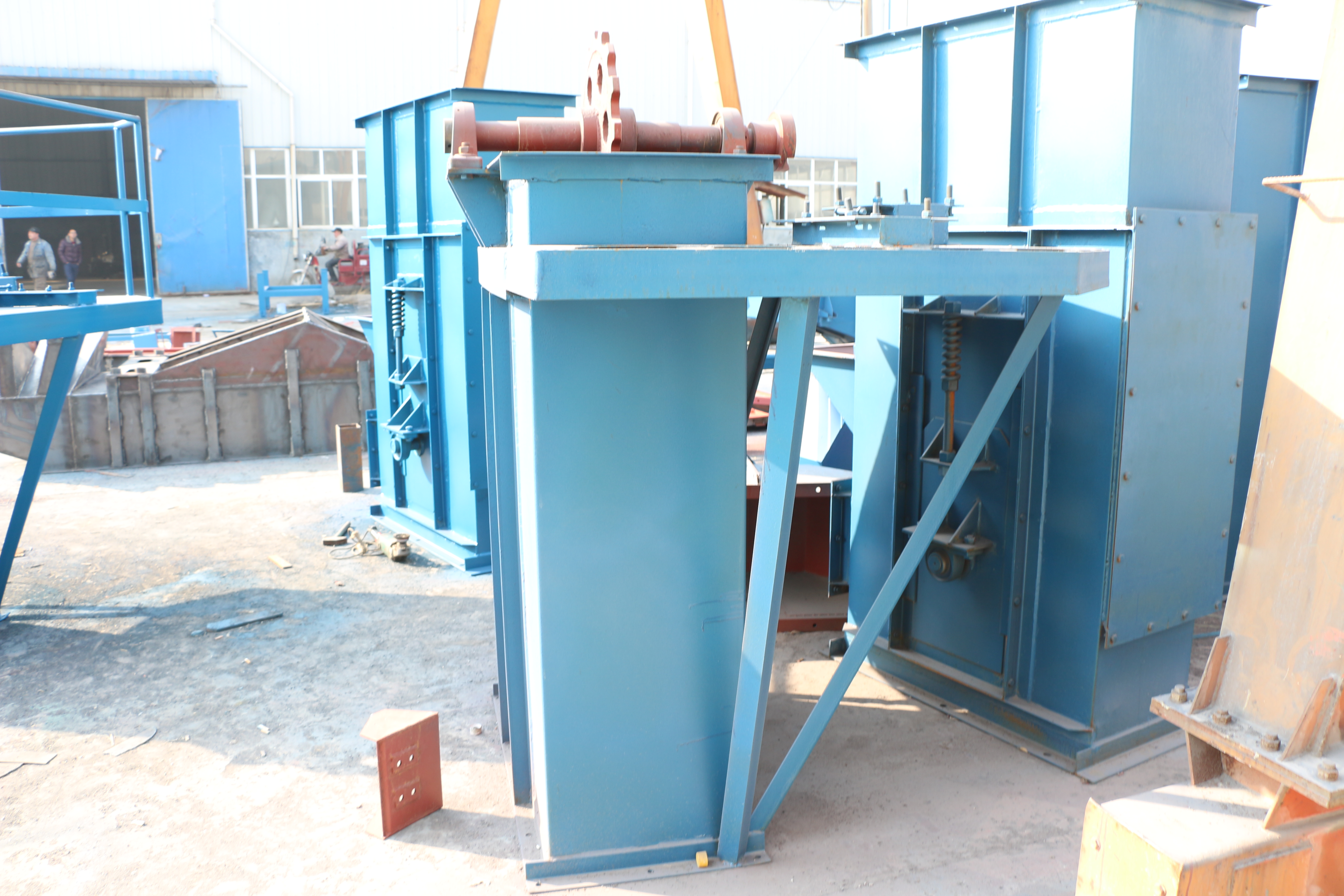 斗式提升機驅動輪出現(xiàn)故障跟沒有上潤滑油有關系嗎?(斗式提升機驅動鏈輪的直徑)