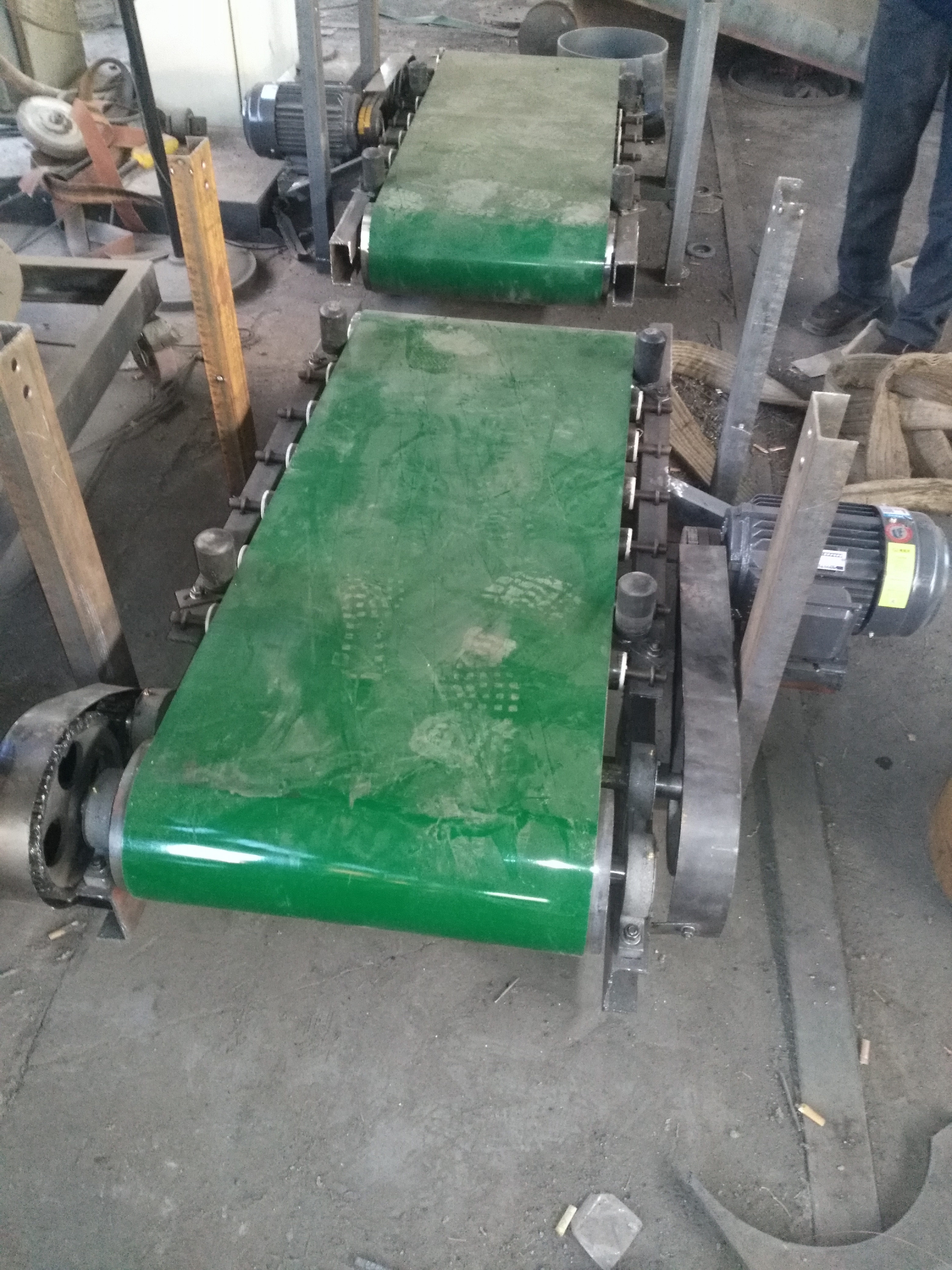 皮帶輸送機在汽車部件輸送過程中的應(yīng)用(皮帶輸皮帶輸送機)