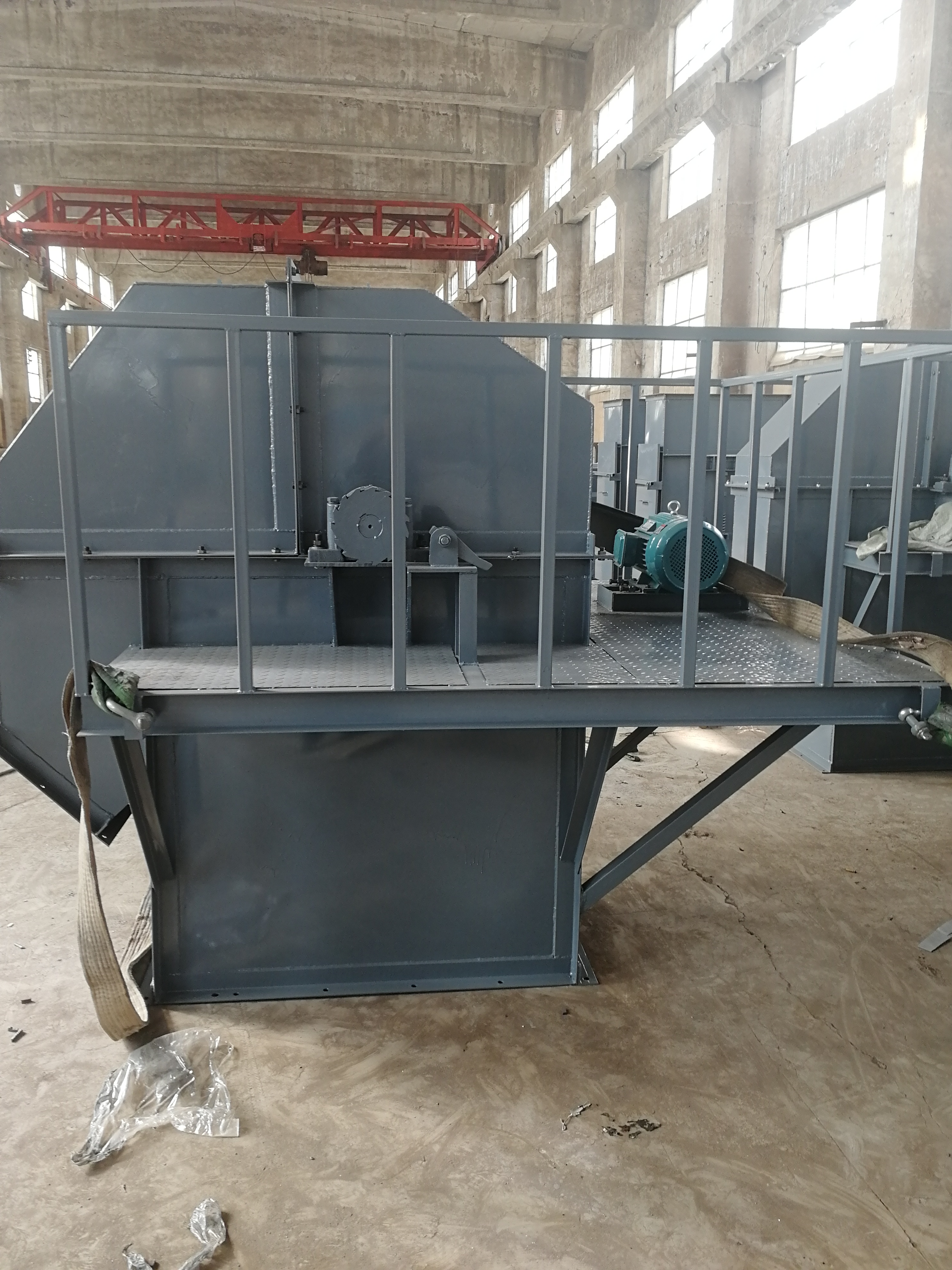 斗式提升機(jī)在作業(yè)過程中會(huì)有哪些風(fēng)險(xiǎn)問題?(斗式提升機(jī)的結(jié)構(gòu))